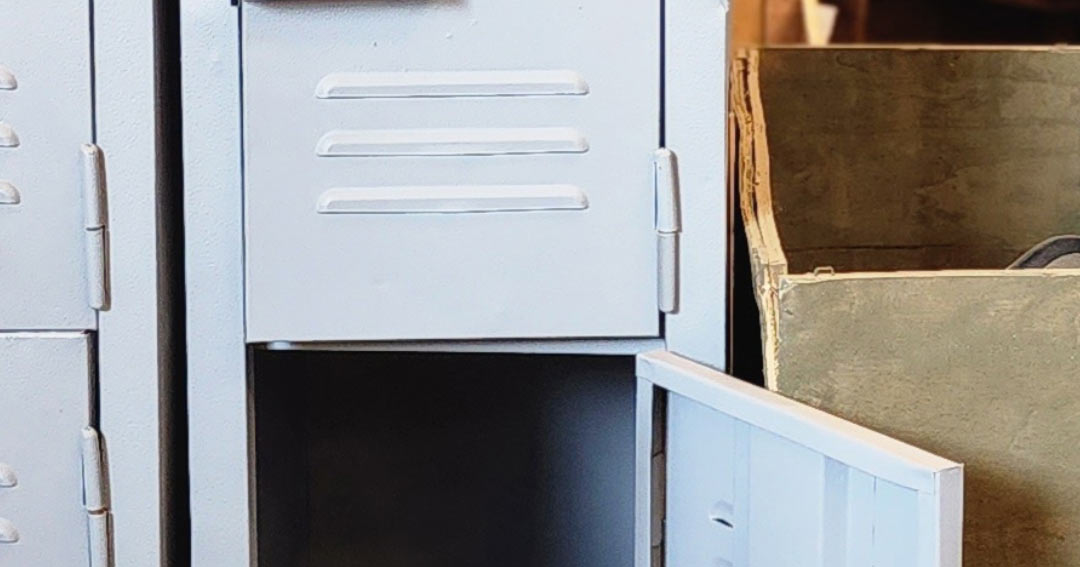 4-door-locker-refurbished image 0